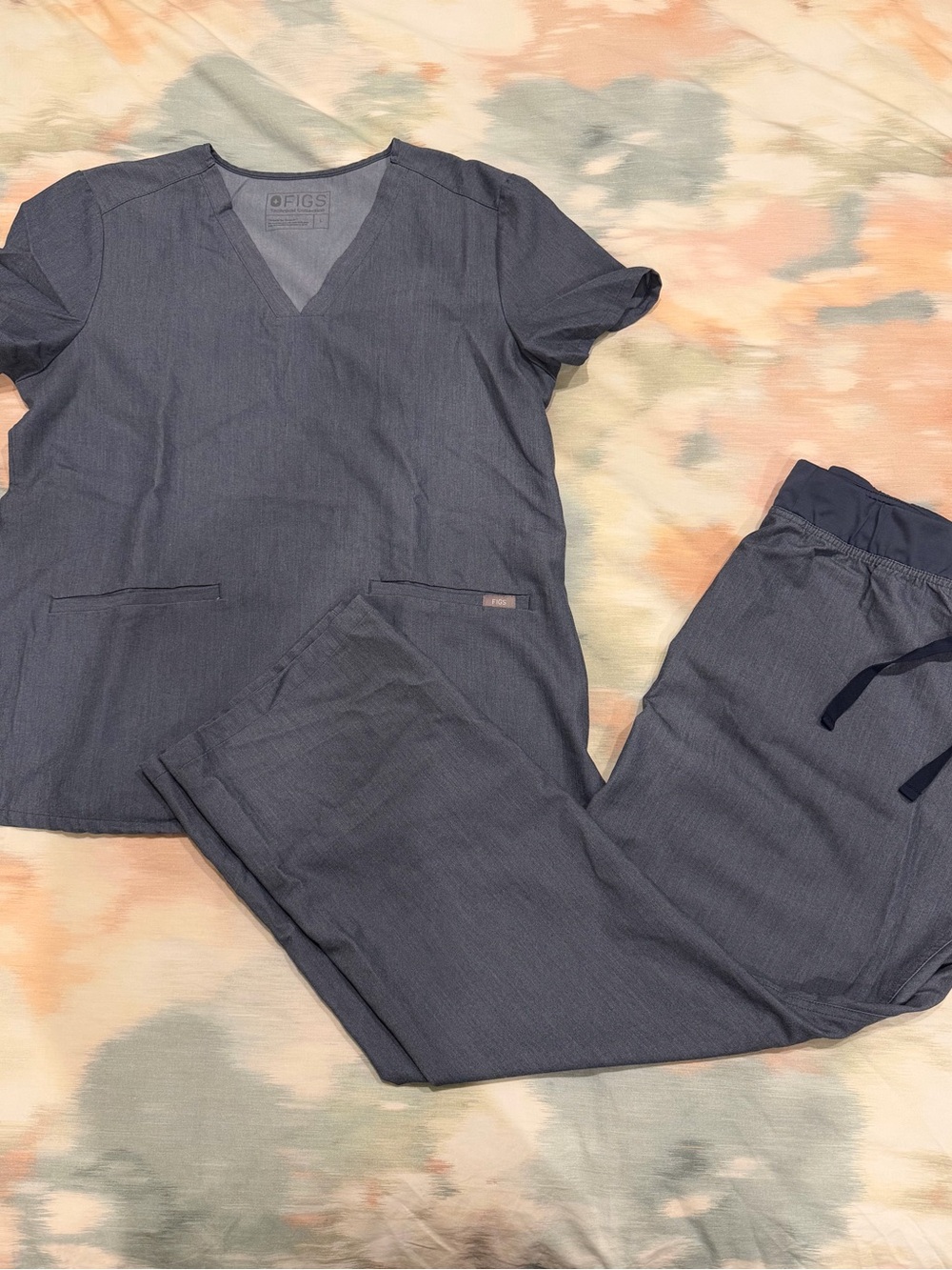 FIGS Women’s Scrub Set